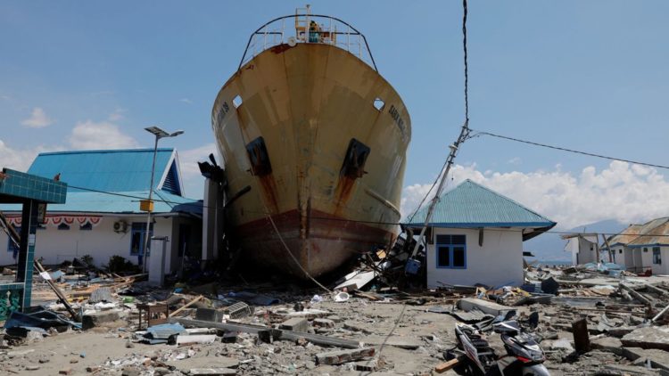 Britain to send military aid plane to quake-hit Indonesia