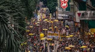 Hong Kong: Thousands protest against China extradition law